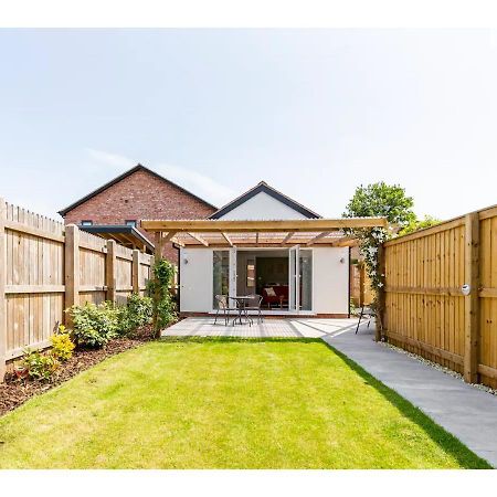 Charming Chester Studio With Private Garden & Free Parking Esterno foto